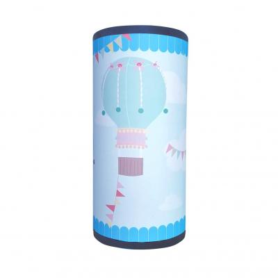 Lampe à poser enfant, motif montgolfière, tons bleu.
