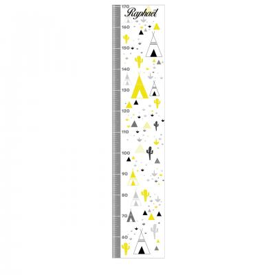 Toise personnalisable garçon, thème tipi, cactus, tons jaune et gris.